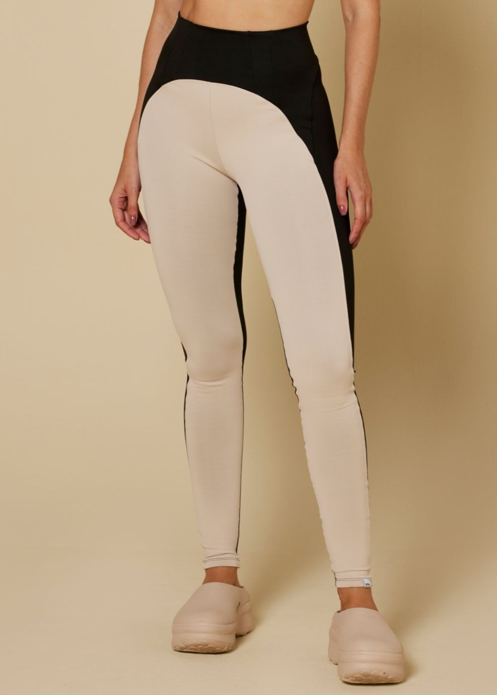 CALÇA LEGGING AMABLE PRETO/AREIA