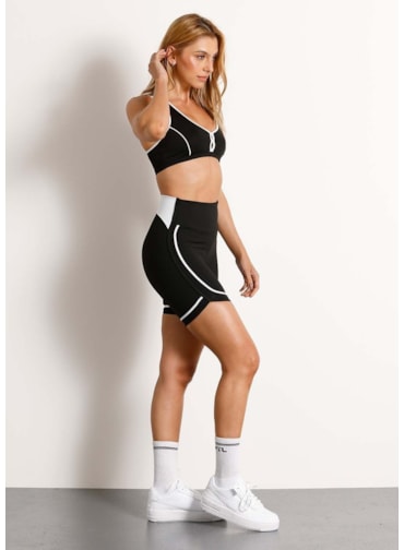 SHORT COM BOLSO SYNERGY BL PRETO